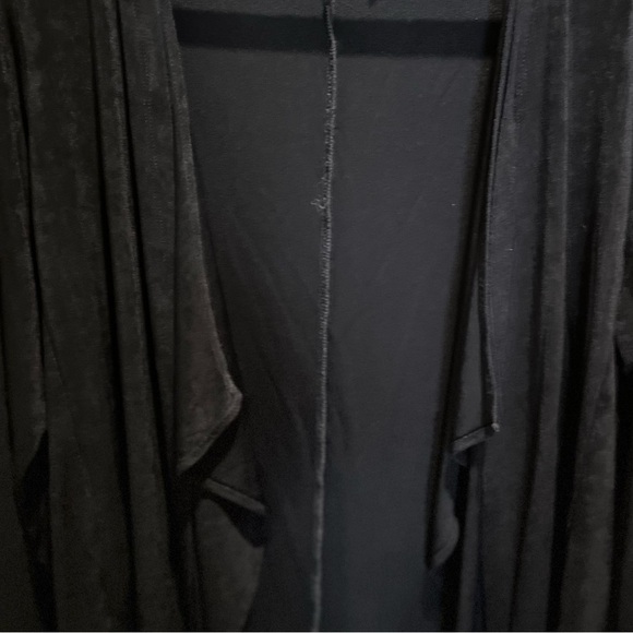 49. WOMENS CHICO’S TRAVELERS 2/L DETAIL TOP - Picture 3 of 4